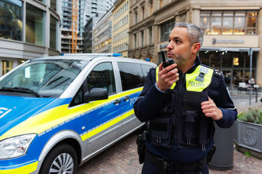 Police officer speaking to a TH9 TETRA terminal