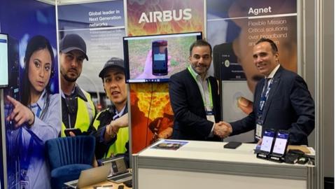 photo article vertel australia handshake airbus stand