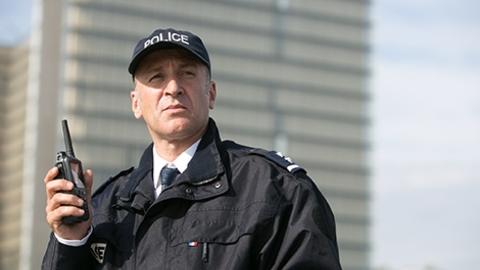 Policeman holding TPH900 Tetrapol radio