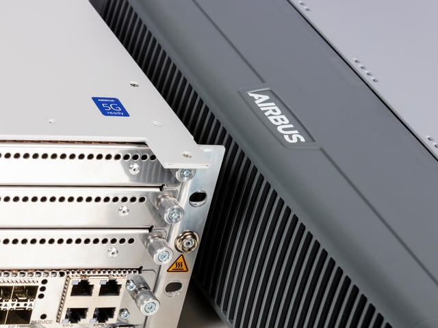 hybrid base station for Tetra and LTE