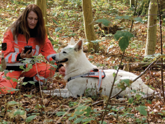 bavarian_rescue_dog_team_using_agnet