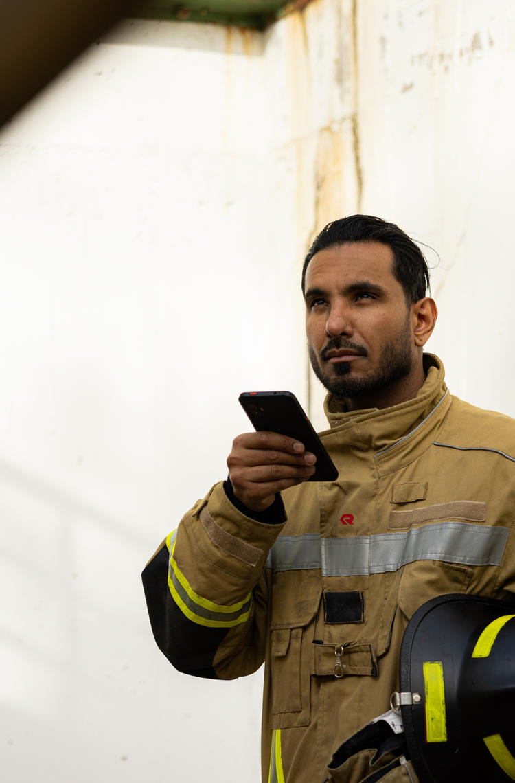 Fireman using a Agnet to communicate