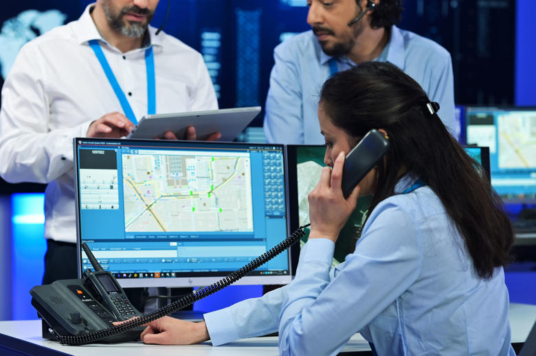 Command and control room officer talking to a TPH900 tetra terminal