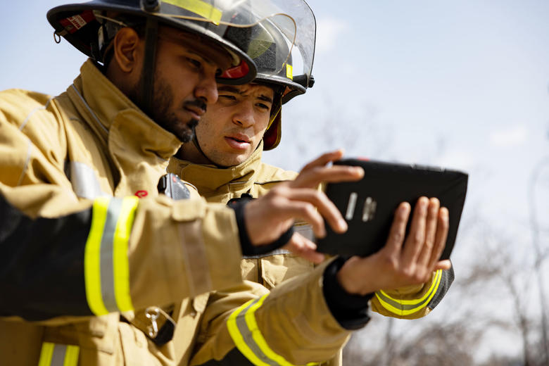 Firemen using agnet on a crosscall tablet