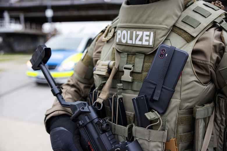 Swat officer has a Samsung galaxy xcover pro 6 mounted on his west