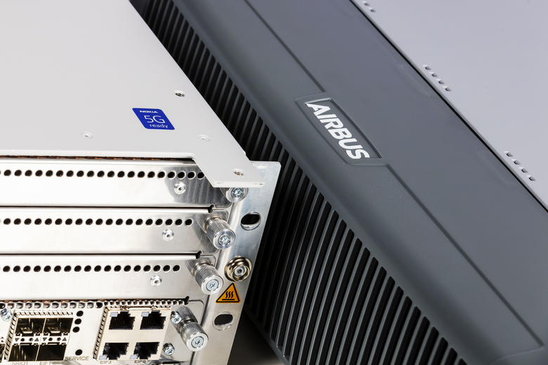 TB4 Hybrid TETRA base station