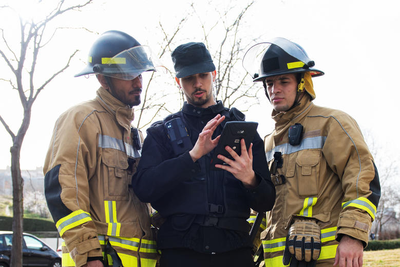 Private Security officer providing a situational update with Agnet on a crosscall tablet