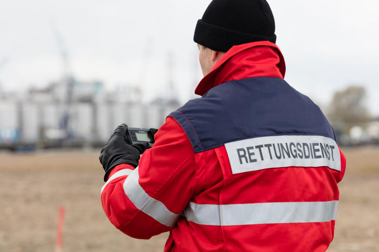 A man using P8GR device